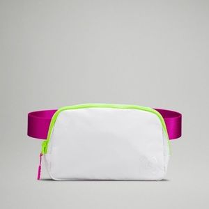 SEAWHEEZE white belt bag